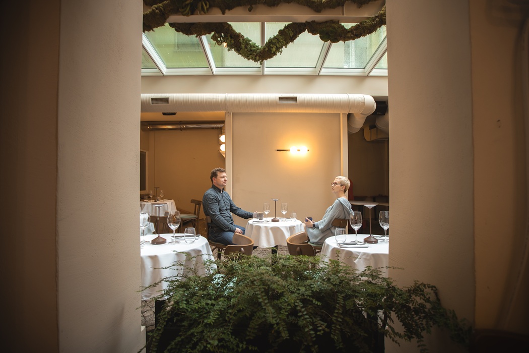 Pod szklanym niebem - jak architektura wpływa na atmosferę wrocławskiej restauracji