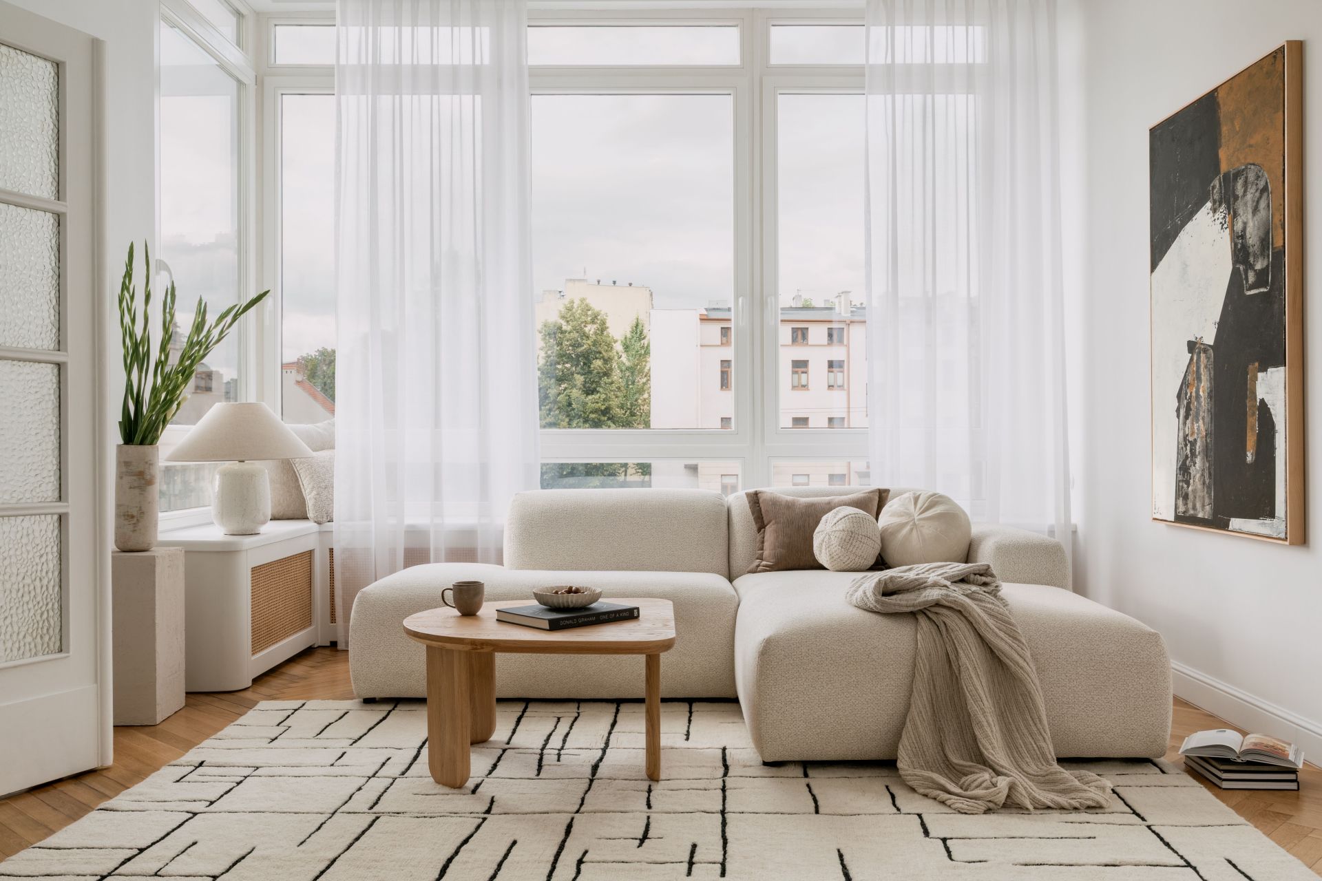 Ramaro_sofa modulowa Sienna_stolik Lungo Midi, fot. DOMOTEKA