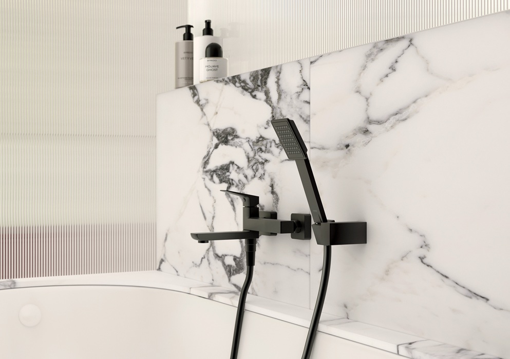 VITTO BLACK VERDELINE_bateria wannowa, z przełącznikiem w wylewce, fot. Ferro