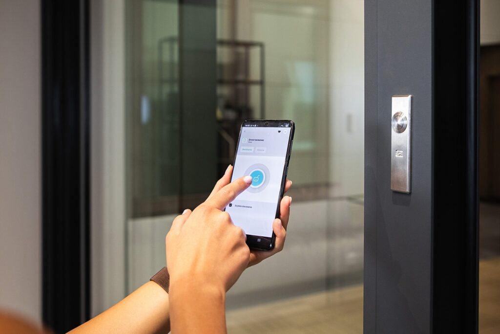 WISNIOWSKI-smart home-WISNIOWSKI Connected-drzwi tarasowe