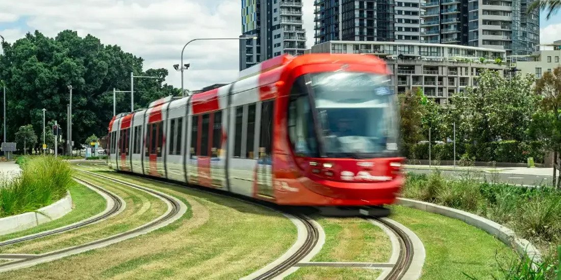 Parramatta Light Rail’s ‘green track’ section, Robin Thomas Station © Daniel Weiss, fot. Arup