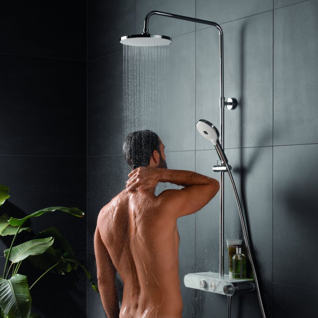 03_Design_Technology_ShowerShelf
Oszczędność bez kompromisów: Shower Shelf 1050 to nie tylko elegancka półka prysznicowa, ale też ekologiczne rozwiązanie. Wersja MinusFlow redukuje zużycie wody i zwiększa efektywność kąpieli.
(Źródło zdjęcia: Duravit AG)