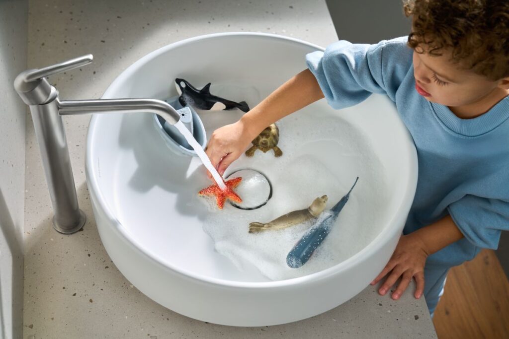 04_Design_Technology_DuraShield
Czystość bez wysiłku: powłoka ochronna DuraShield® 2-w-1 skutecznie zabezpiecza powierzchnię przed zabrudzeniami i osadami, zapewniając długotrwałe poczucie świeżości i higieny – w łazience, w której można naprawdę odpocząć.
(Źródło zdjęcia: Duravit AG)