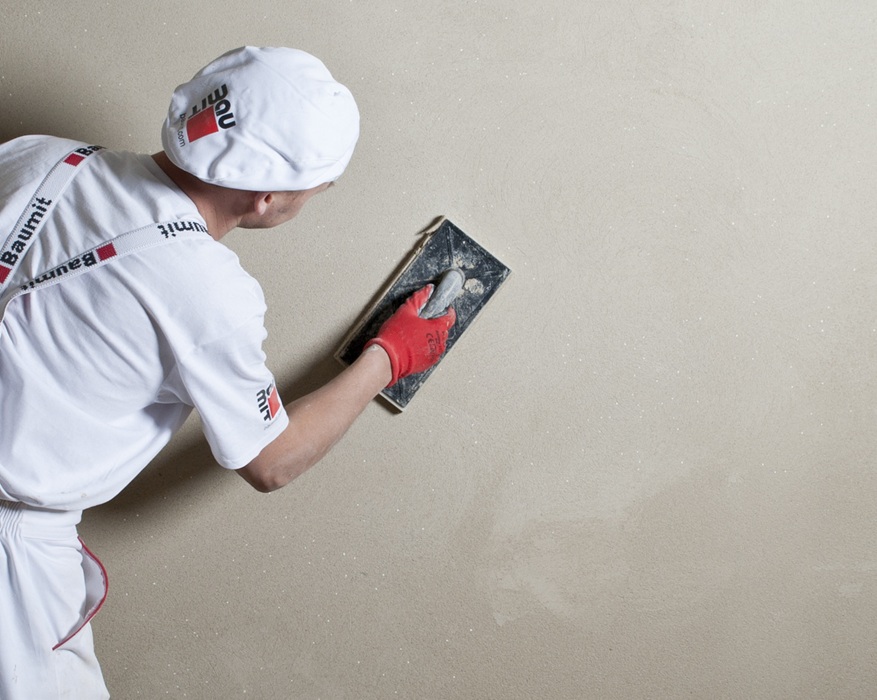 Zacieranie_kocowe_powierzchni_tynku_pac_z_twardej_gbki_m, fot. Narzucanie_tynku_maszynowego_agregatem_m, fot. Baumit