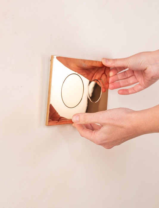 Roca-stelaz podtynkowy Roca Duplo S-latwa wymiana przycisku splukujacego, fot. Roca