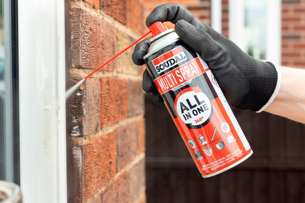 Soudal-przeglad okien przed zima-smar-MULTI SPRAY SOUDAL, fot. Soudal