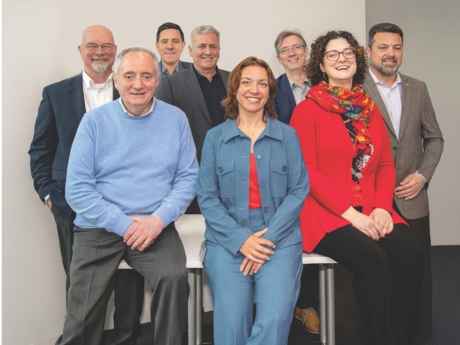 Przedstawiciele partnerów ekosystemu IONOMY (od lewej do prawej): Karl Swanson (PCT), Diego Pedemonte (Globus), Brice Lequette (Novacel), Oliver Starzmann (IST), Tessa Slagter (AkzoNobel), Sebastien Villeneuve (AkzoNobel), Giulia Allegramente (Globus), Christopher Bradford (AkzoNobel).