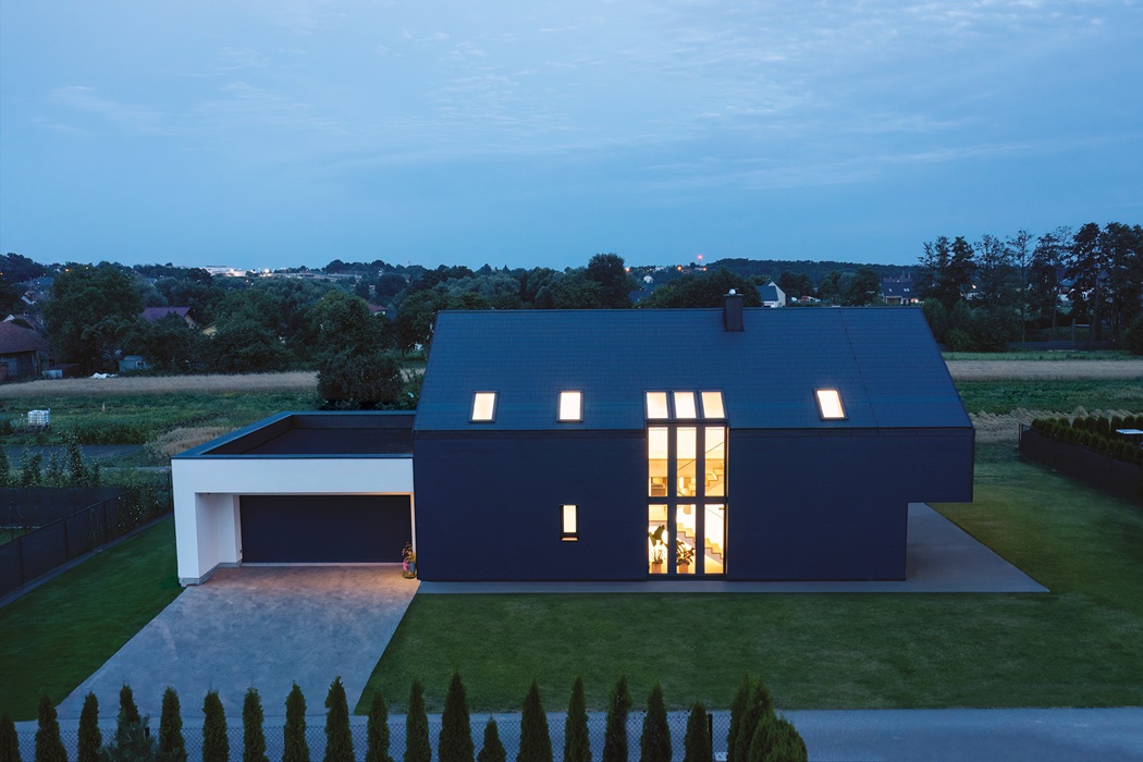 Stolarka FAKRO inspiruje architektów i inwestorów, tworząc domy pełne harmonii i nowoczesnego stylu, fot. Fakro