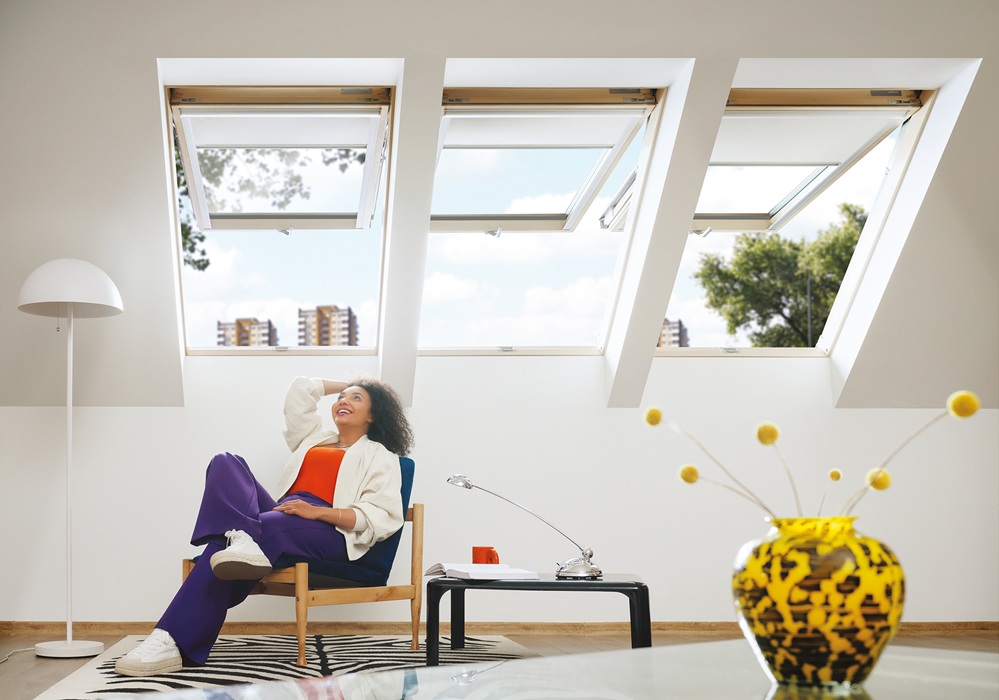 Zdj.2. Okna dachowe GREENVIEW FAKRO otwierają wnętrza na światło i tworzą przestrzeń pełną energii, fot. Fakro