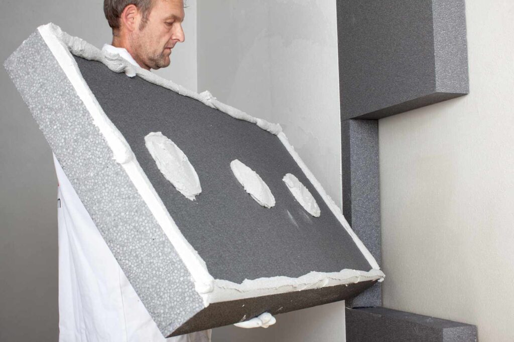 Prawidlowe nalozenie zaprawy klejowej metoda obwodowo-punktowa, fot. Baumit