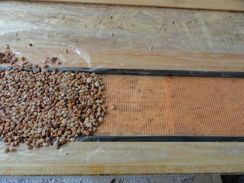 Dla jak najwyższej estetyki projektu wykonano prefabrykację elementów cokołowych Stone Design które były aplikowane za pomocą Triflex Spachtel do powierzchni pionowych, fot. Triflex