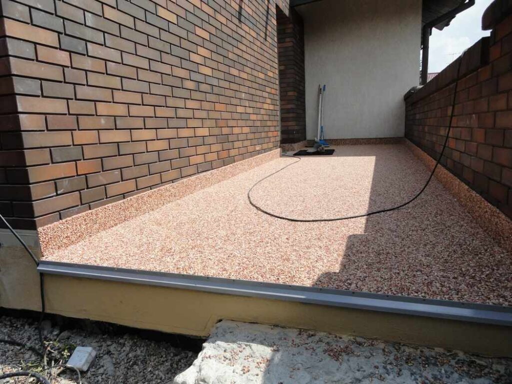 Wszelkie detale okapowe i schodowe wykonywane przy udziale Triflex Pro Detail , Triflex Spachtel i włóknin Triflex w połączeniu z systemowymi profilami okapowymi TRIFLEX, fot. Triflex