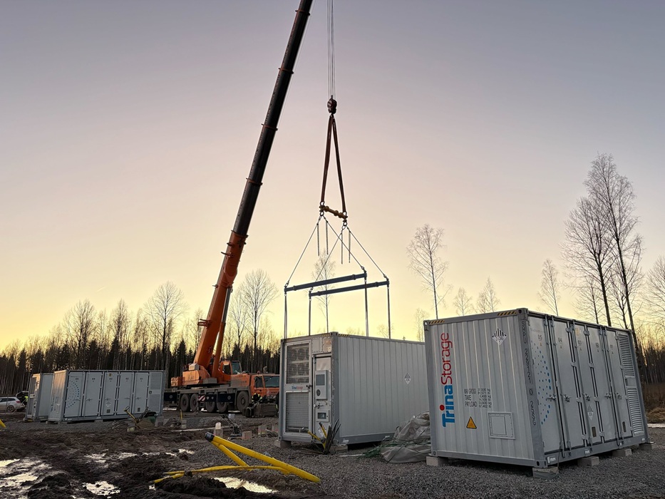 Raba Solar Park łączy moduły fotowoltaiczne Vertex, systemy montażowe FixOrigin oraz technologię magazynowania energii Elementa 2, źródło: Sunly 