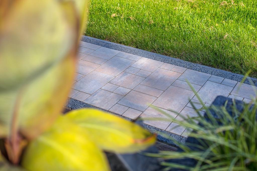 Polbruk Commix, alejka, fot. Polbruk