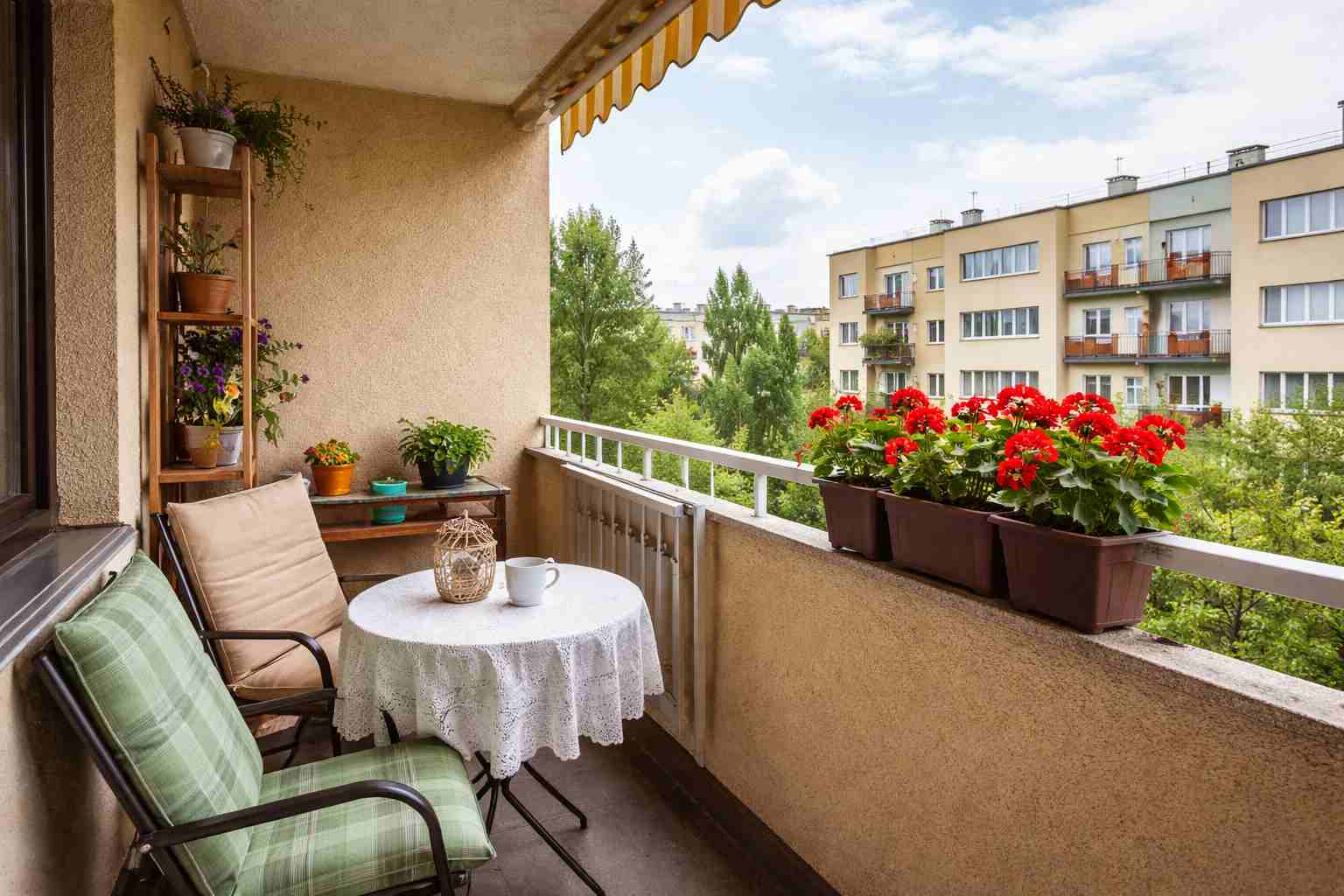 Jak naprawić przeciekający balkon? Co zrobić, żeby problem nie wrócił po pierwszym deszczu