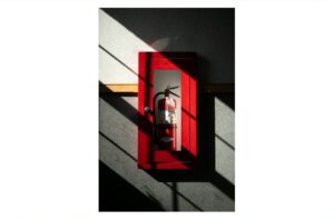 Przegląd PPOŻ hali przemysłowej – jak przygotować się do kontroli i uniknąć kar?