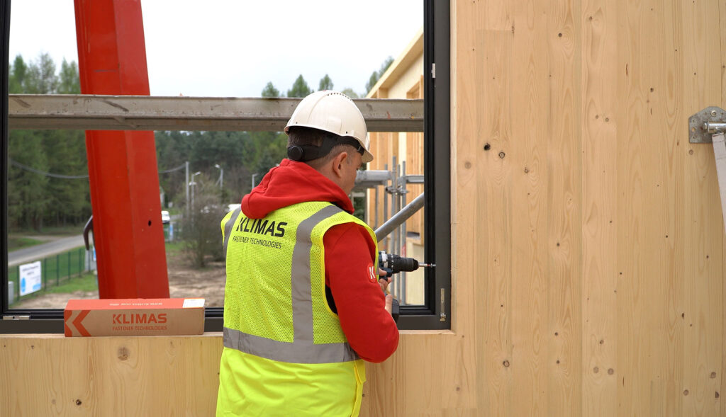 Klimas Wkret-met-montaz okna-jak zamontowac okno-wkrety