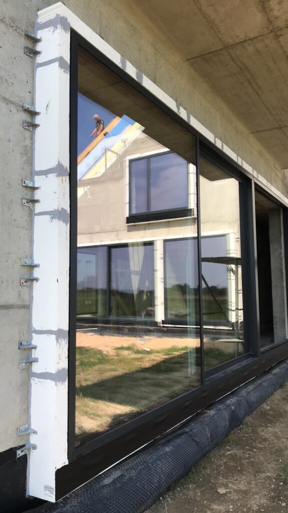 Klimas Wkret-met-montaz okna-mocowanie mechaniczne-kotwy-wkrety