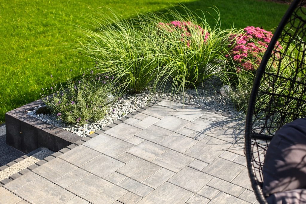 Polbruk Commix taras przy trawniku, fot. Polbruk