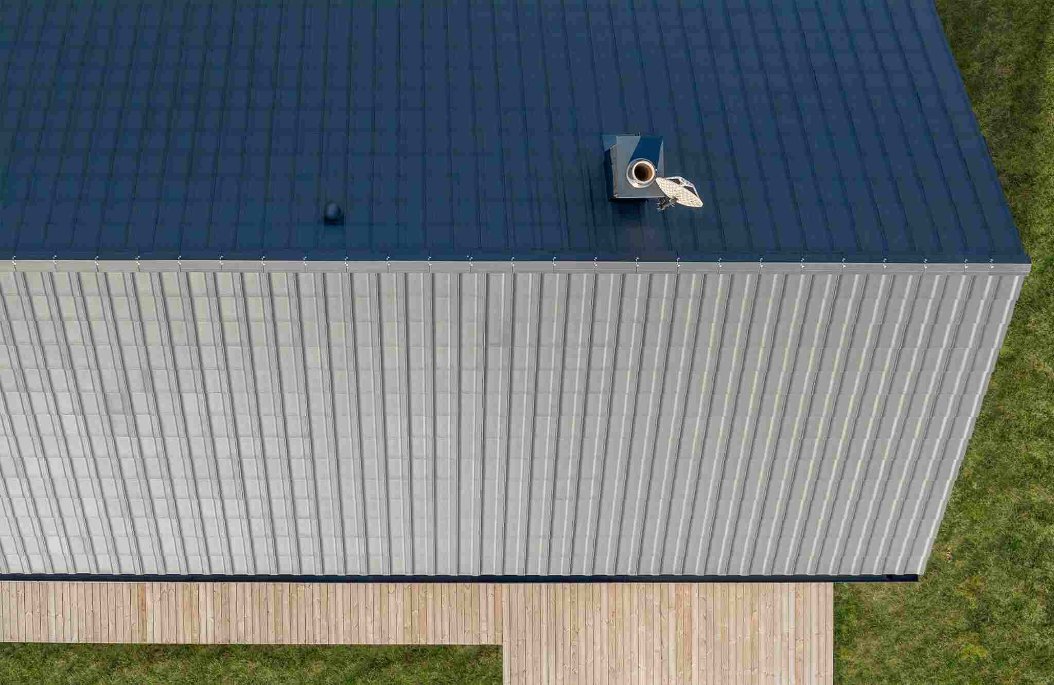 Dachówka cementowa KIOTO oferuje nie tylko walory estetyczne, ale również wyjątkową odporność na czynniki atmosferyczne, promienie UV i zanieczyszczenia