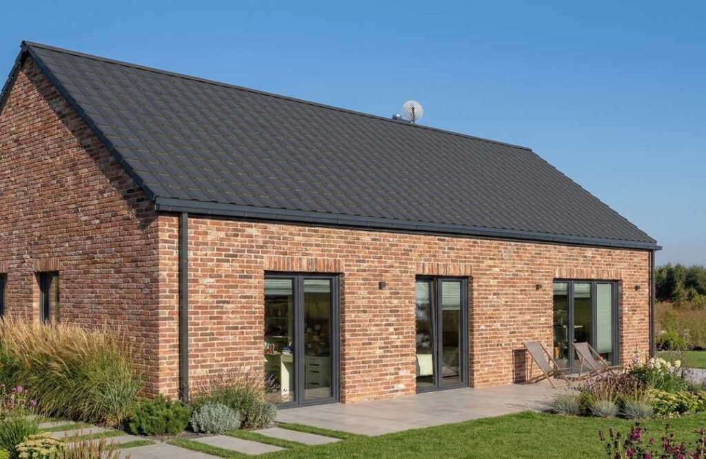 Dachówka cementowa KIOTO proponuje świeże spojrzenie na kształtowanie powierzchni dachu