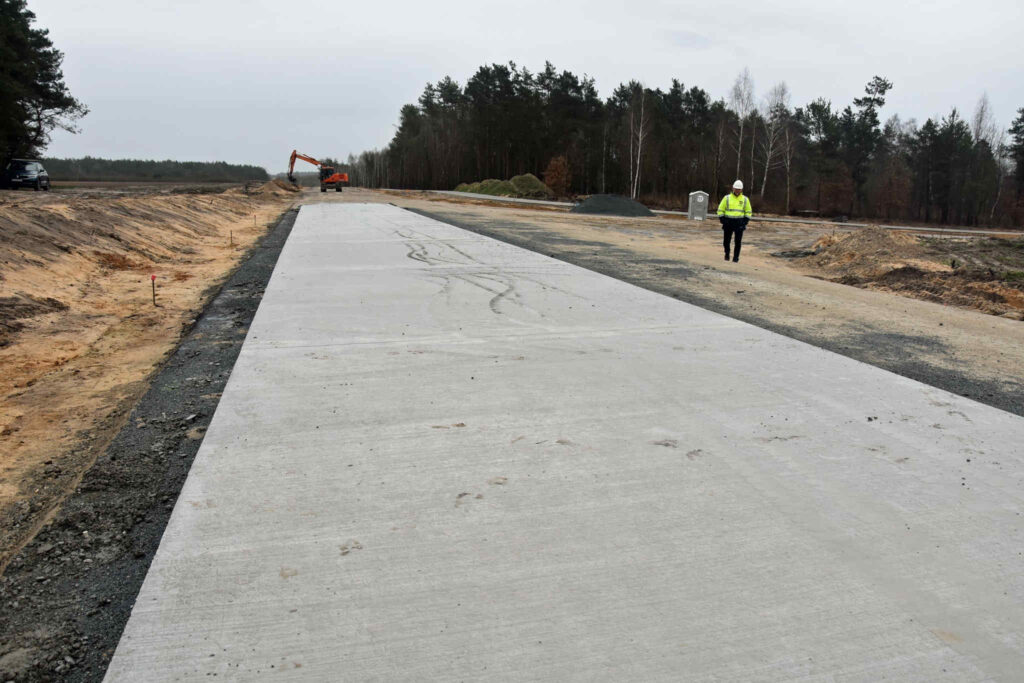 Droga gminna Ożarów odc próbny1