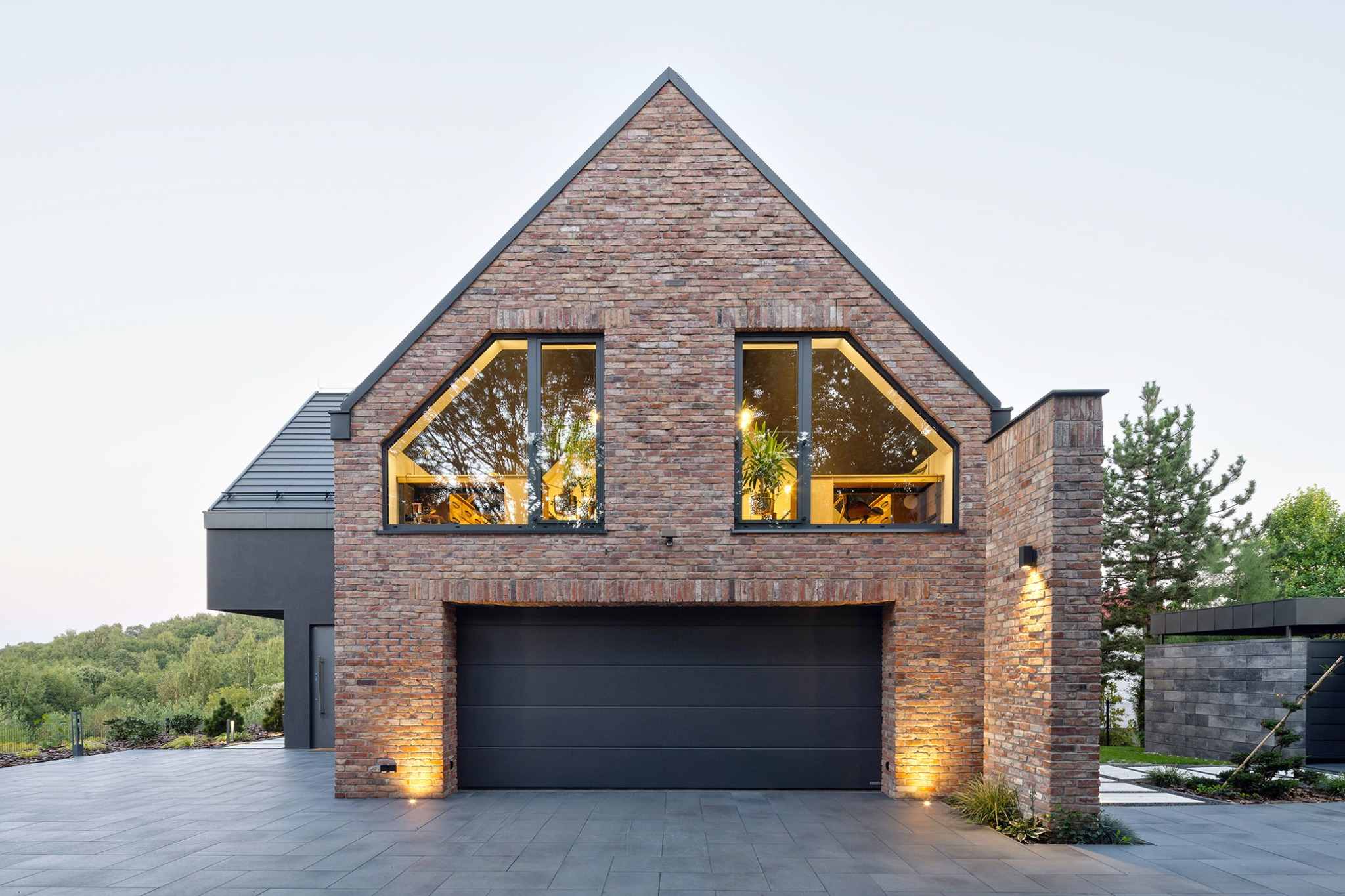 WISNIOWSKI-modna brama garazowa-bramy garazowe-2026, fot. Wiśniowski