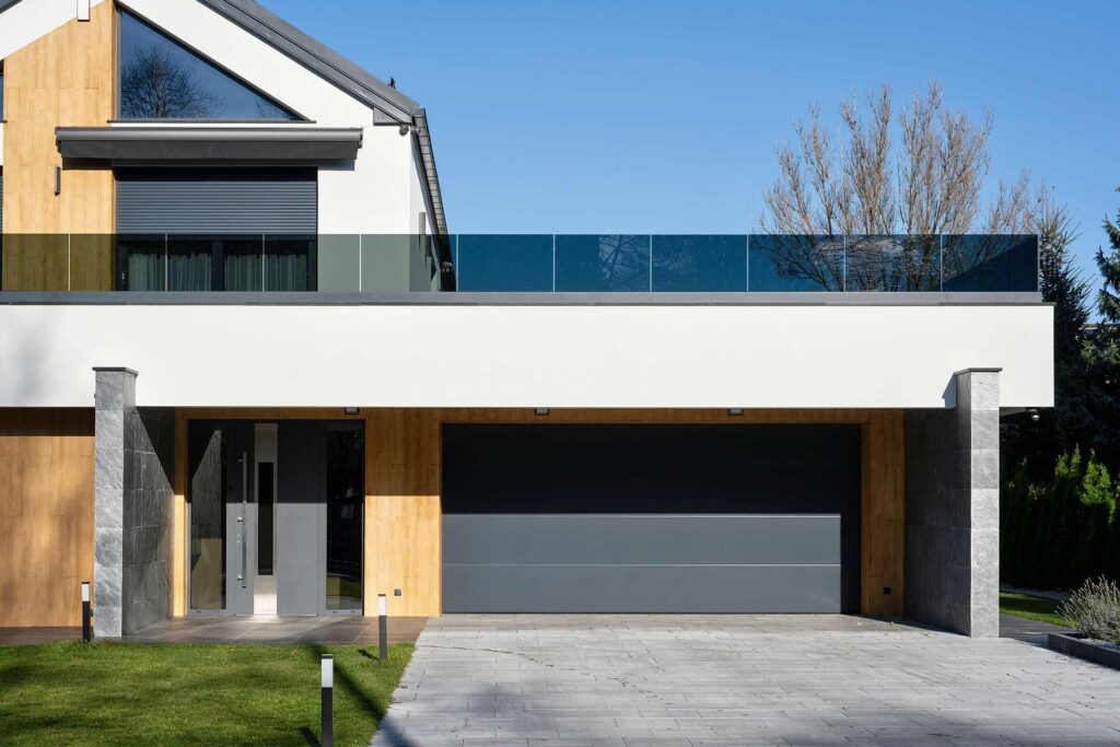 WISNIOWSKI-piekna i trwala brama garazowa, fot. Wiśniowski