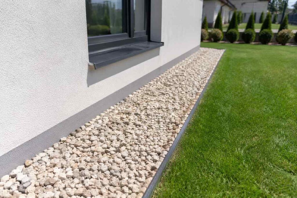 Opaska wokół domu - Opaska żwirowa – najprostsza i najczęściej wybierana