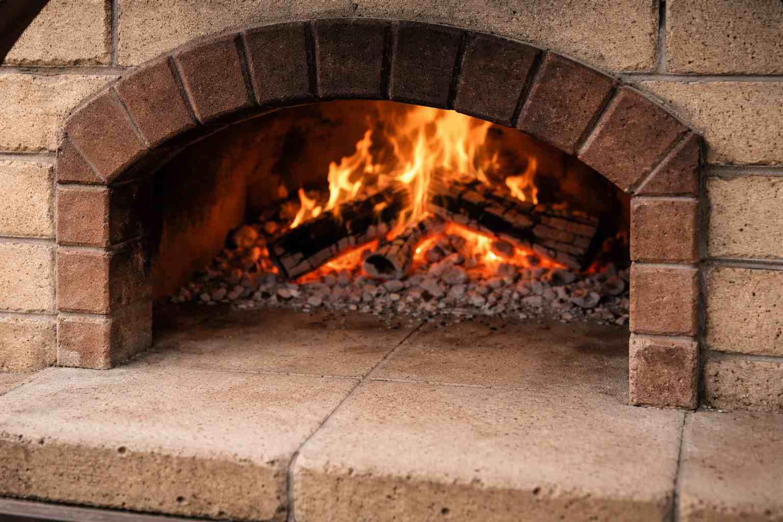Piec do pizzy z szamotu – dlaczego to popularne rozwiązanie?