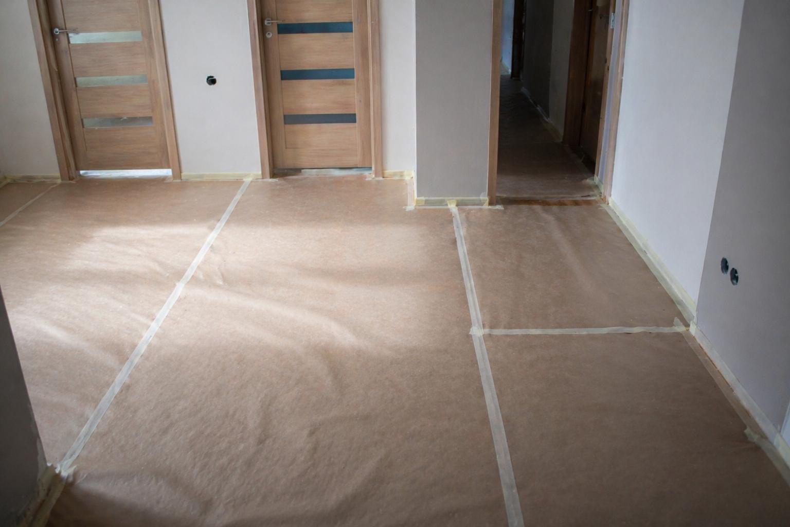 Jak skutecznie zabezpieczyć podłogę przed remontem?