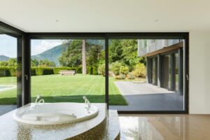 Jak zaprojektować ogrodowe spa z panoramicznym widokiem na naturę?